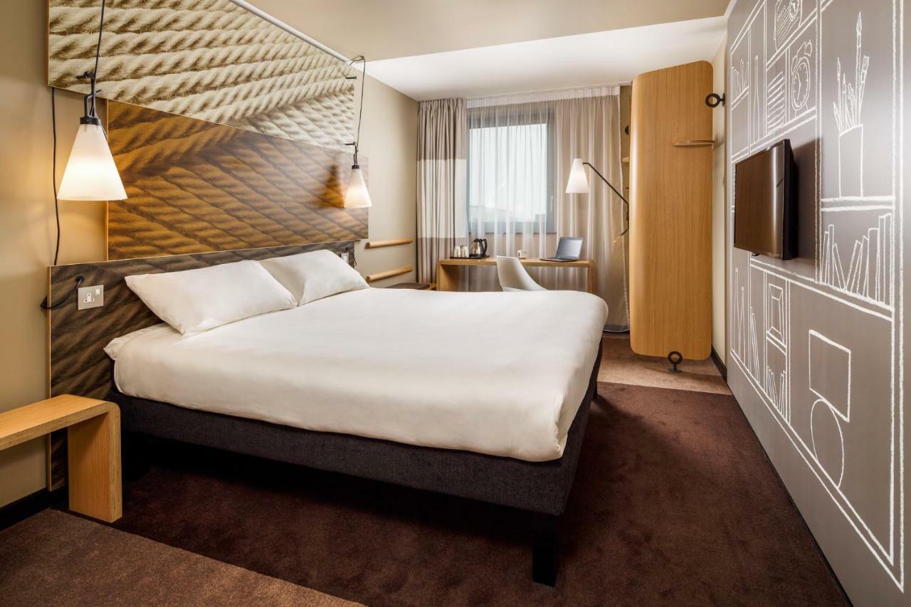 Ibis London Barking Hotel Barking  Exterior photo